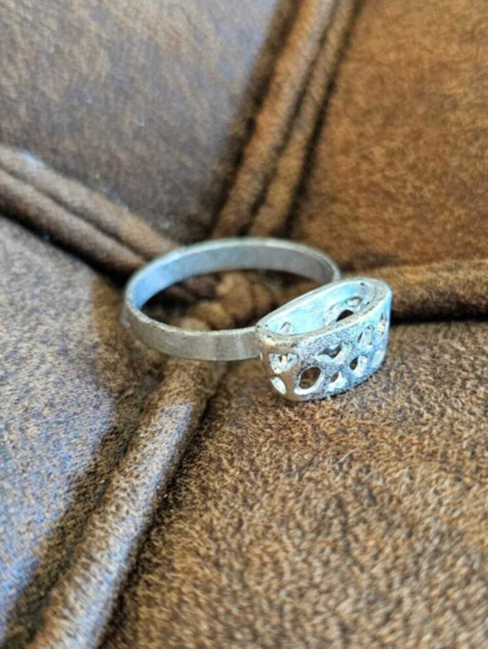 Womens Sz 8 Silver Tone Simple modernist ring